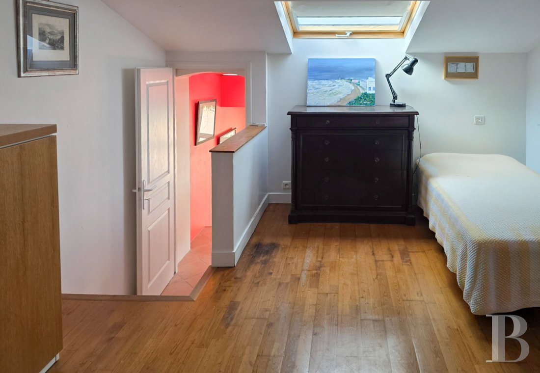 A family home built on the foundations of an ancient fortress in Agay harbour, Saint-Raphaël - photo  n°16